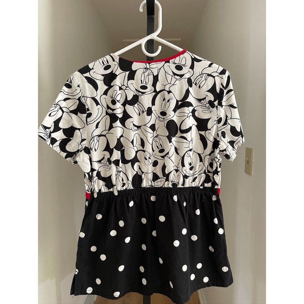 EUC Disney Women's Scrub Top Mickey & Minnie Mouse Print Black & White with Red - Picture 2 of 4
